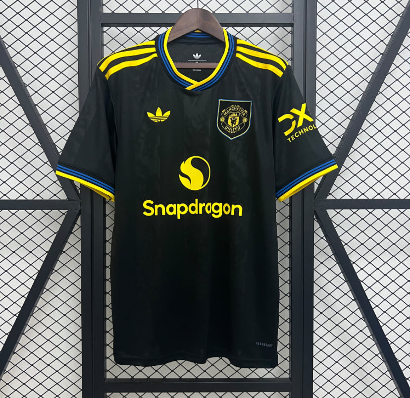 MANCHESTER UNITED ALTERNATIVA 25/26