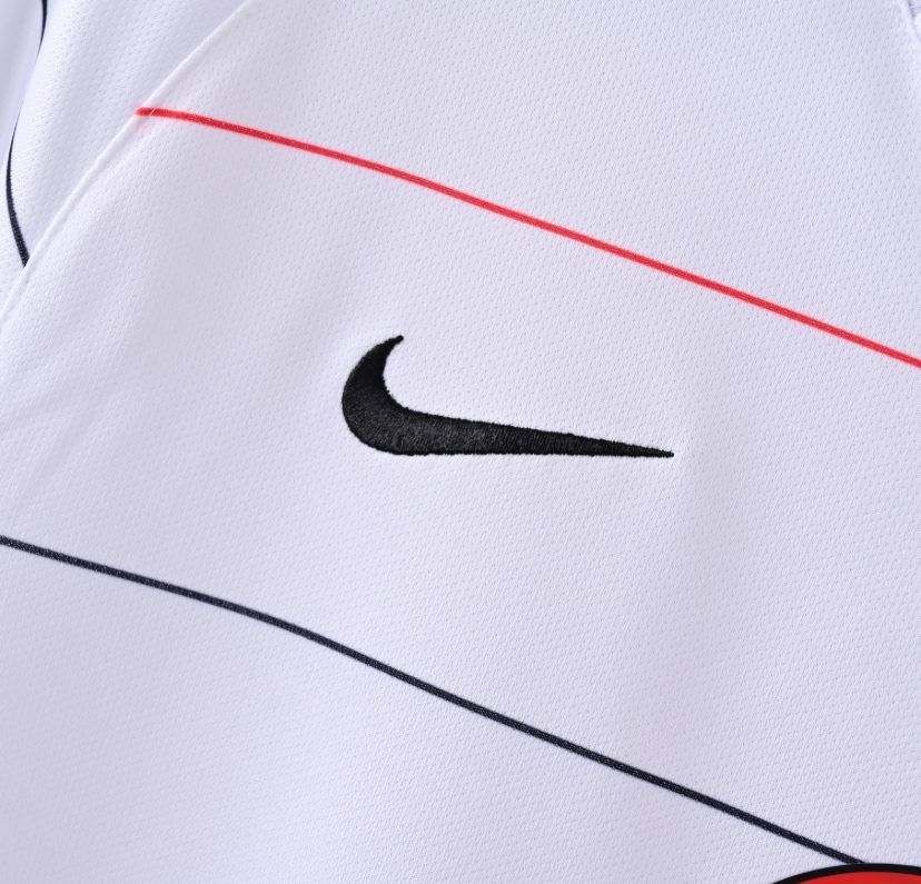 MANCHESTER UNITED AWAY 03/04